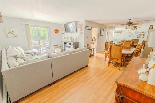 3-3 Fairharbor Dr, Patchogue, NY, 11772-3323 | Card Image