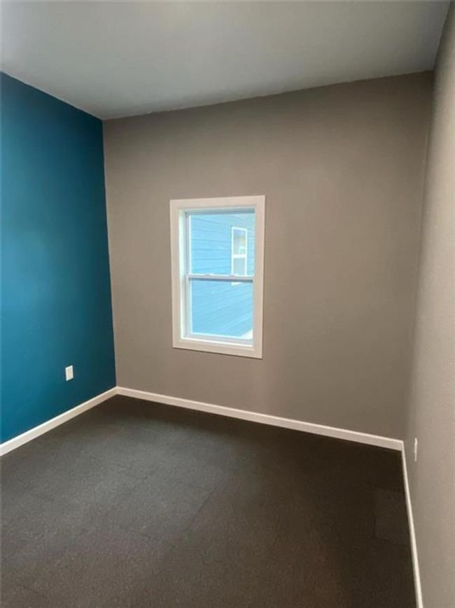 View of empty room | Image 11
