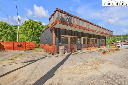 9211 Nc Hwy 194 N Road, Lansing, NC, 28643 | Card Image