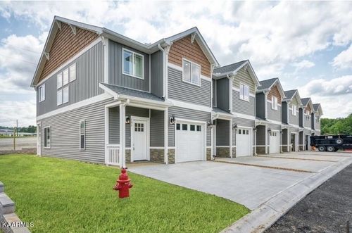 1038 E Main St, Livingston, TN, 38570-1322 | Card Image