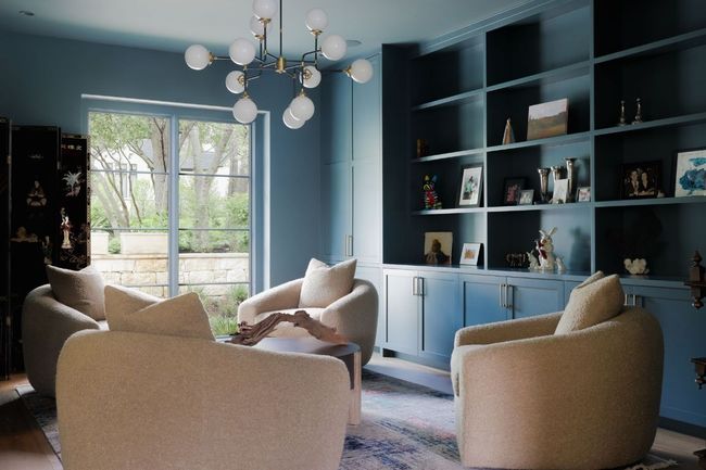 Living area with a chandelier and built in features | Image 10