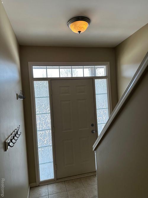 2395 Knollwood Dr, Canton, MI, 48188-2250 | Card Image