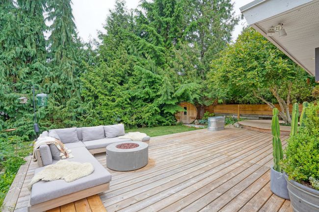 1011 Tobermory Way, House other with 5 bedrooms, 3 bathrooms and 6 parking in Squamish BC | Image 27