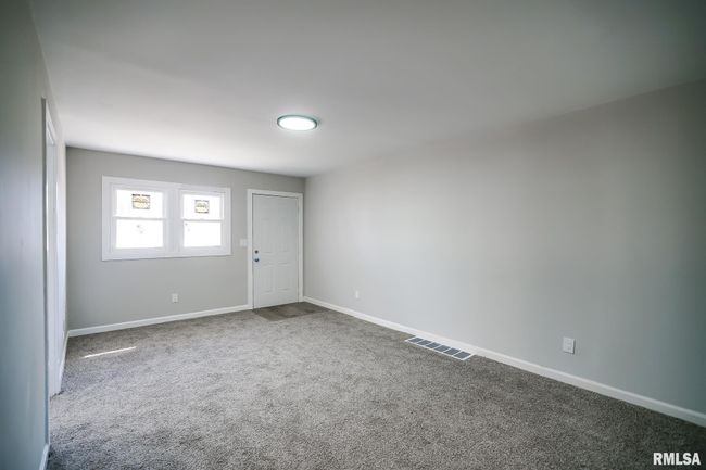 2217 W Marquette St, House other with 2 bedrooms, 1 bathrooms and null parking in Peoria IL | Image 5
