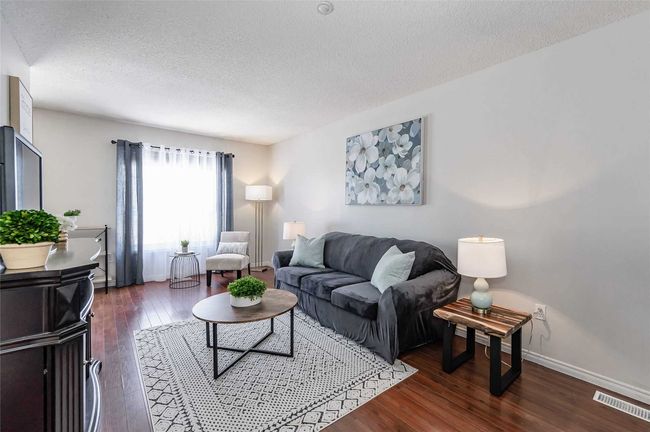 9 Crawford Cres, House attached with 3 bedrooms, 2 bathrooms and 3 parking in Cambridge ON | Image 7