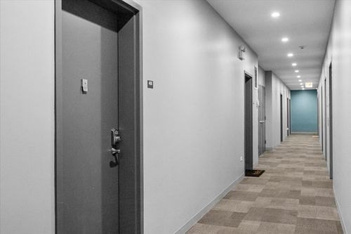 211-830 N Milwaukee Ave, CHICAGO, IL, 60642-4103 | Card Image