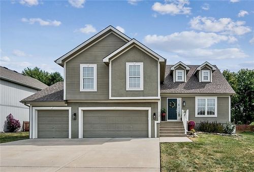 905 Crestridge Dr, Kearney, MO, 64060-7174 | Card Image