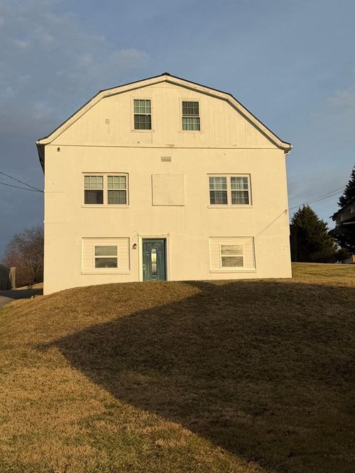 409 S Independence Ave, Independence, VA, 24348-3873 | Card Image