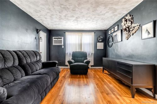 6-64-15822 16th Avenue, New York, NY, 11357 | Card Image