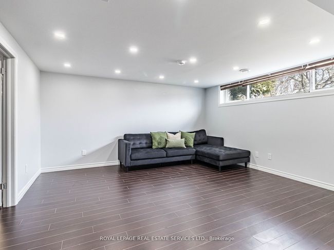 231 Elizabeth St S, House other with 6 bedrooms, 5 bathrooms and 4 parking in Brampton ON | Image 25