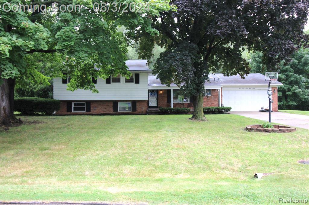 Ravenwood St, Farmington Hills, MI 48334