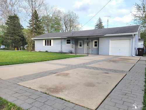 4153 4th St, Newport, MI, 48166-9670 | Card Image