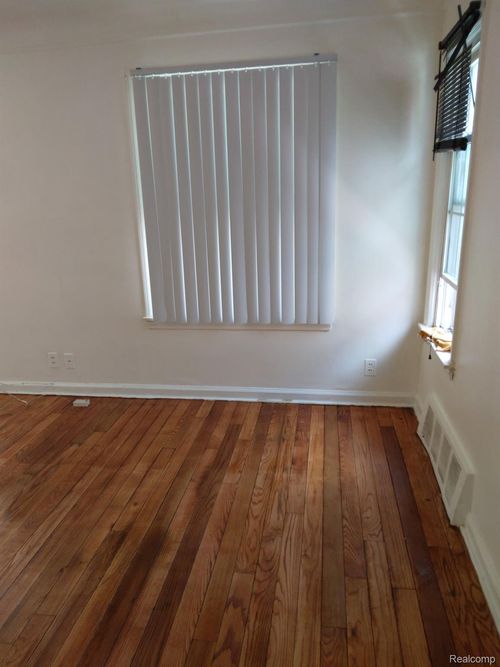 15724 Fielding St, Detroit, MI, 48223-1105 | Card Image