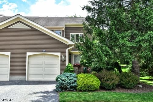 227 Westervelt Ln, Mahwah, NJ, 07430-3227 | Card Image