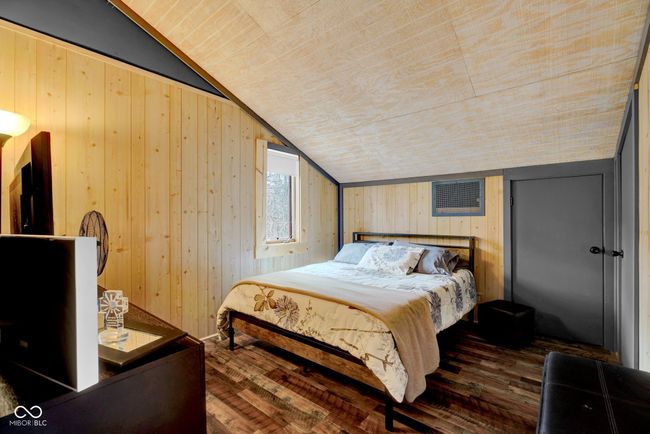 Upstairs Bedroom | Image 23