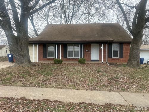 2015 Derhake Rd, Florissant, MO, 63033-6354 | Card Image