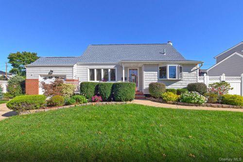 3153 Ward Ln, Wantagh, NY, 11793-1101 | Card Image