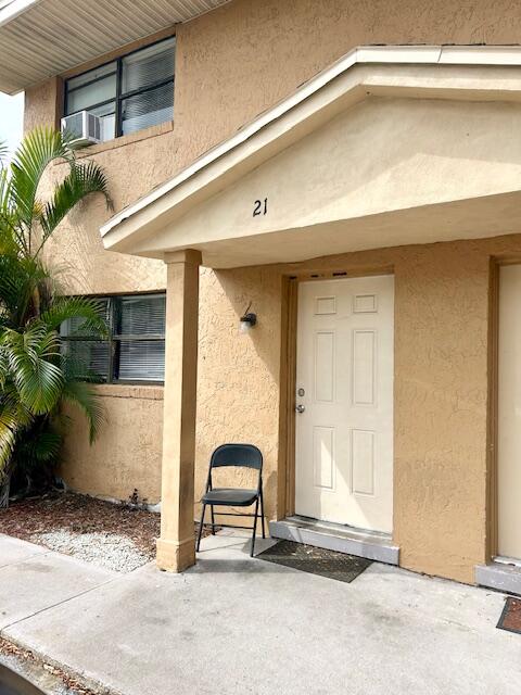 Elton St, Melbourne, FL 32935