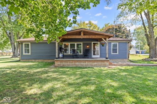 201 Walnut St, Advance, IN, 46102-9429 | Card Image