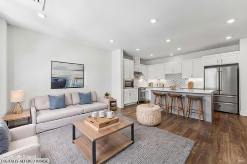 553 Valley Oaks Cir, Novato, CA, 94945-1101 | Card Image