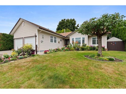 45575 Worthington Place, House with 3 bedrooms, 3 bathrooms and null parking in Chilliwack BC | Card Image