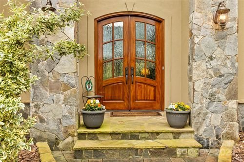 19040 Mary Ardrey Cir, Cornelius, NC, 28031-7500 | Card Image