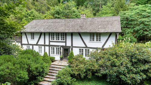 736 Old Stamford Rd, New Canaan, CT, 06840-6621 | Card Image