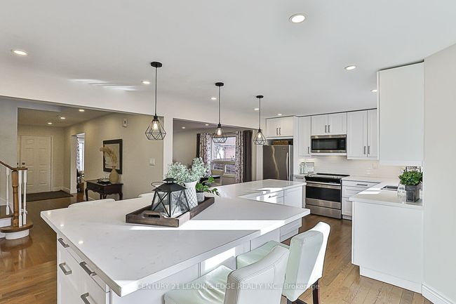 724 Barnes Cres, House other with 5 bedrooms, 4 bathrooms and 6 parking in Oshawa ON | Image 12