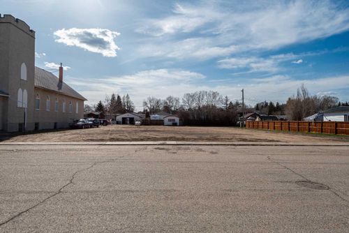 220 Bruce Avenue, Carbon, AB, T0M0L0 | Card Image