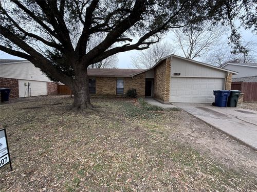 1813 Legend Dr, Garland, TX, 75040-8293 | Card Image