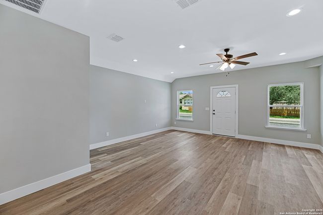 304 E Westmeyer St, House other with 3 bedrooms, 2 bathrooms and null parking in Poth TX | Image 5