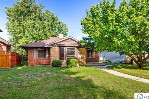 1005 S Minnesota Street, New Ulm, MN, 56073-3420 | Card Image