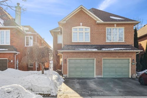 15 Widdifield Ave, Newmarket, ON, L3X1Z4 | Card Image