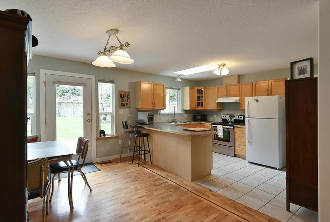 1559 Park Avenue, House other with 2 bedrooms, 2 bathrooms and 4 parking in Roberts Creek BC | Image 7