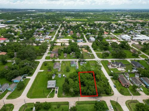 000 Avenue G, Dickinson, TX, 77539 | Card Image
