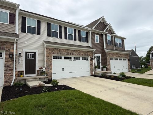 1528 Spruce Hill Dr, Stow, OH, 44224-1423 | Card Image