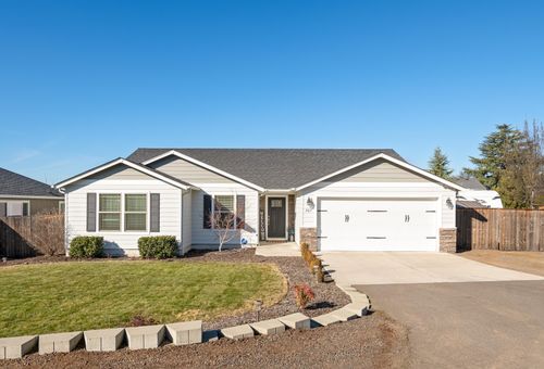 3617 Cedar Links Drive, Medford, OR, 97504 | Card Image