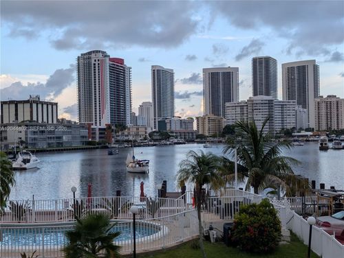 2h-450 Golden Isles Dr, Hallandale Beach, FL, 33009-7561 | Card Image