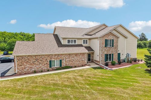 4575 S 124th St, New Berlin, WI, 53151-9602 | Card Image