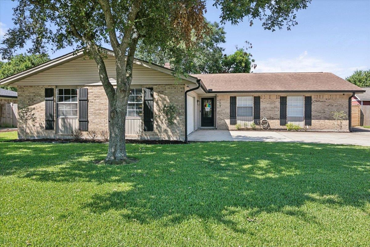 Alpine Dr, Port Neches, TX 77651