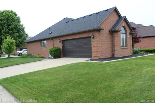 17326 Country Club Dr, Macomb, MI, 48042-1139 | Card Image