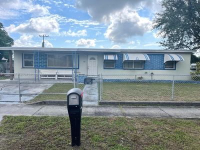 3821 Sw 43rd Ave, House other with 3 bedrooms, 1 bathrooms and null parking in West Park FL | Image 1