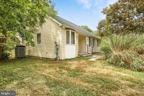 100 Cold Springs Rd, CARLISLE, PA, 17015-9111 | Card Image