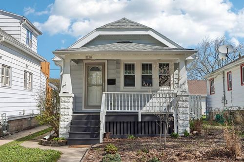2214 E Vollmer Ave, Milwaukee, WI, 53207-3147 | Card Image