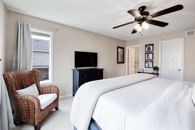 Oversized primary bedroom with walk-in closet and ensuite. | Image 18