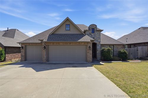 7406 E 83rd Place N, Owasso, OK, 74055 | Card Image