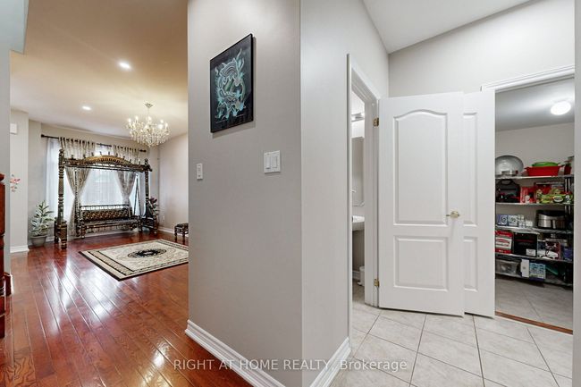 16 Sculptor St, House attached with 4 bedrooms, 3 bathrooms and 1 parking in Brampton ON | Image 5