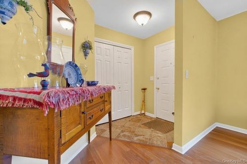 202 Falcon Ct, Poughkeepsie, NY, 12603-3543 | Card Image