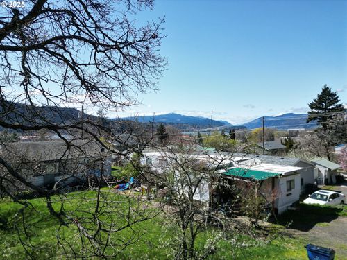 311 W Lincoln St, Bingen, WA, 98605-9152 | Card Image