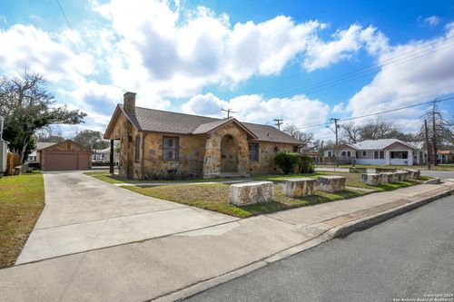 2106 Steves Ave, San Antonio, TX, 78210-5242 | Card Image